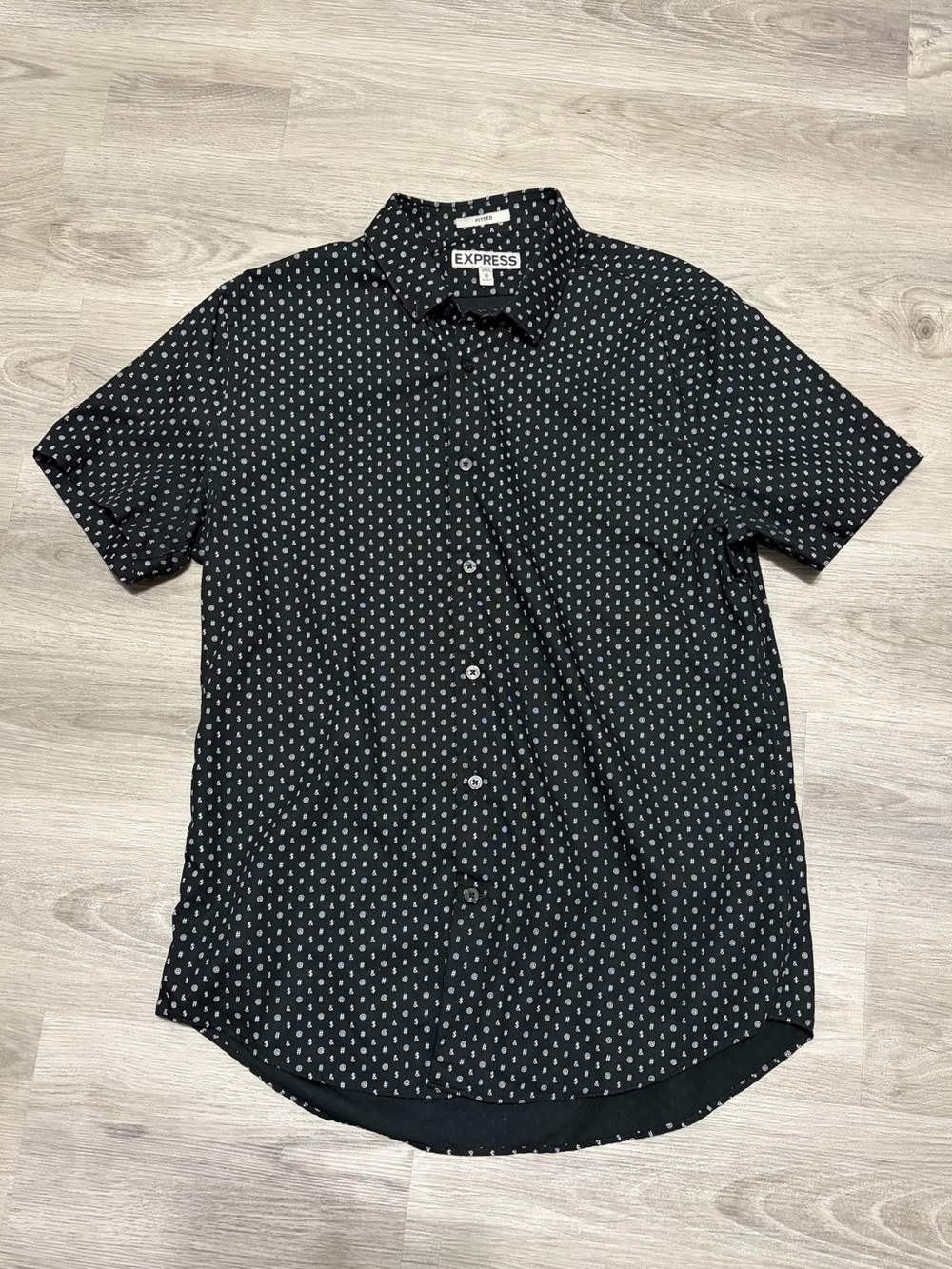Express Fitted Short Sleeve Black & White Punctuation Symbols Button Up Shirt M